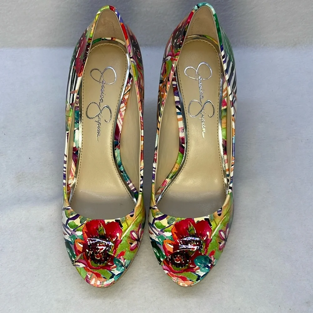 NEW Jessica Simpson floral pumps (runs small)